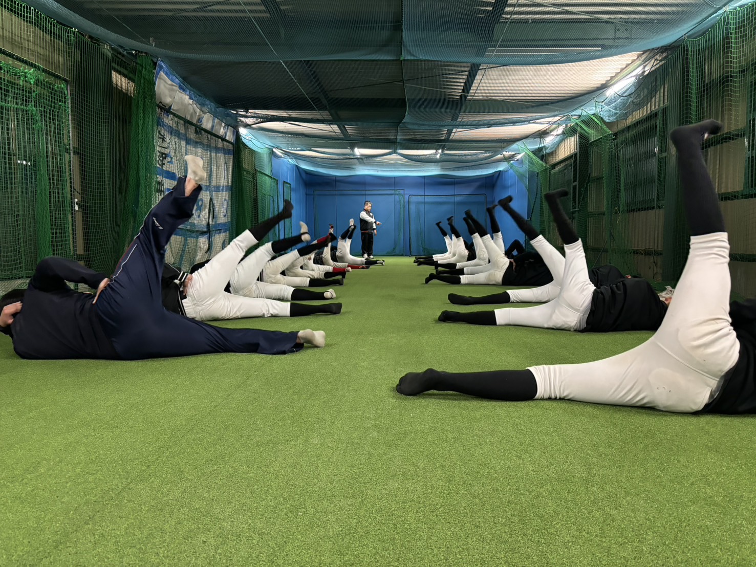 ナイター練習（室内トレーニング）を行いました_00